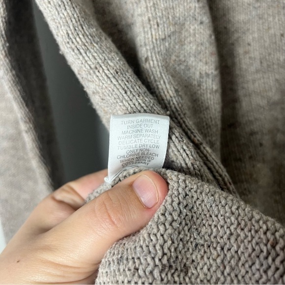 Roundtree & Yorke Wool Blend Cream Sweater Medium - Picture 11 of 12